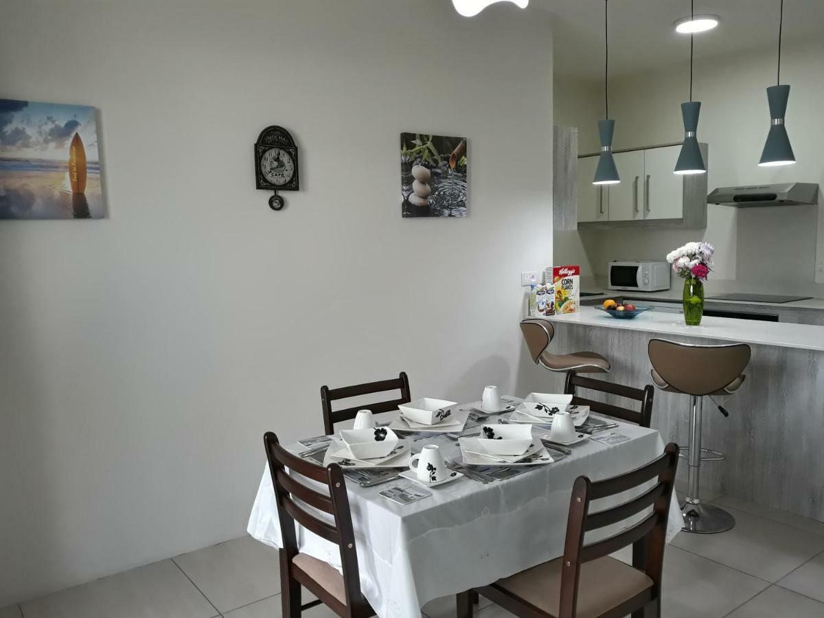 2 Bedroom Flat 15 Mins Walk From Flic En Flac Beach Luaran gambar