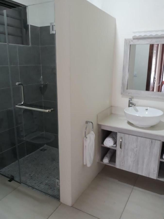 2 Bedroom Flat 15 Mins Walk From Flic En Flac Beach Luaran gambar